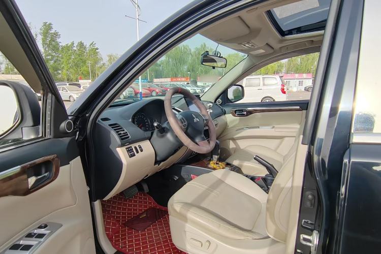 Used Mitsubishi Pajero Sport 2013 3.0L Automatic Two-Wheel Drive Luxury Edition Exterior 7