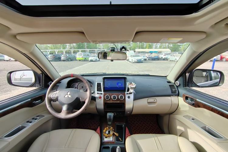Used Mitsubishi Pajero Sport 2013 3.0L Automatic Two-Wheel Drive Luxury Edition Exterior 8