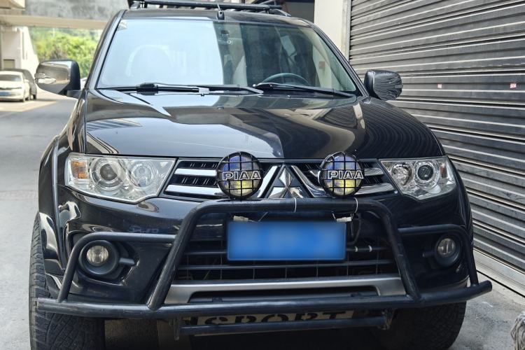 Used Mitsubishi Pajero Sport 2013 3.0L Automatic 4x4 Executive Edition Exterior 9