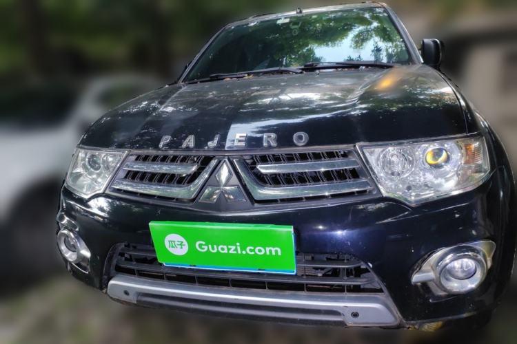 Used Mitsubishi Pajero Sport 2013 3.0L Automatic 4x4 Executive Edition Front