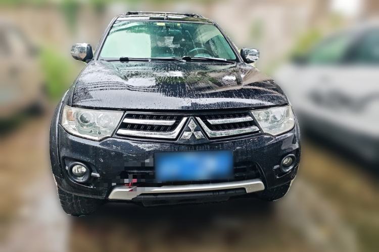 Used Mitsubishi Pajero Sport 2013 3.0L Automatic 4x4 Executive Edition Front
