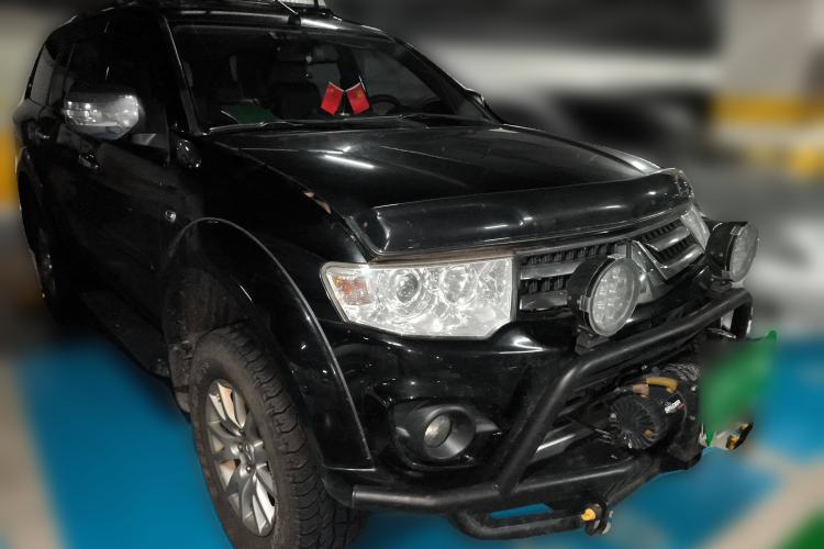 Used Mitsubishi Pajero Sport 2013 3.0L Automatic 4x4 Executive Edition Front Right 45 Deg