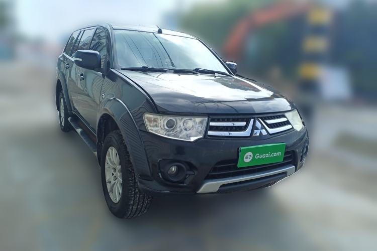 Used Mitsubishi Pajero Sport 2013 2.4L Manual Two-Wheel Drive Comfort Edition Front Right 45 Deg