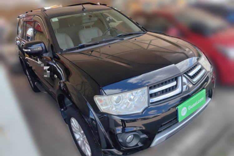 Used Mitsubishi Pajero Sport 2013 3.0L Automatic Two-Wheel Drive Luxury Edition Front Right 45 Deg