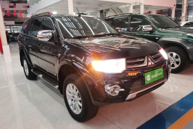 Used Mitsubishi Pajero Sport 2013 3.0L Automatic Two-Wheel Drive Luxury Edition Front Right 45 Deg