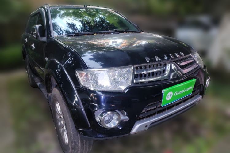 Used Mitsubishi Pajero Sport 2013 3.0L Automatic 4x4 Executive Edition Front Right 45 Deg