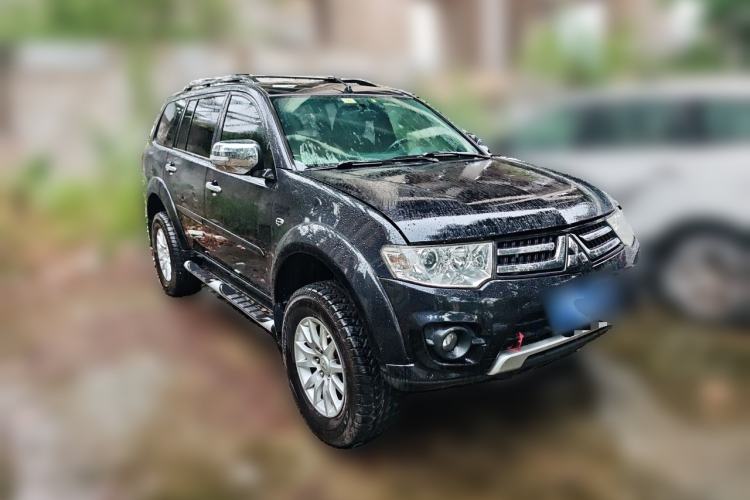 Used Mitsubishi Pajero Sport 2013 3.0L Automatic 4x4 Executive Edition Front Right 45 Deg