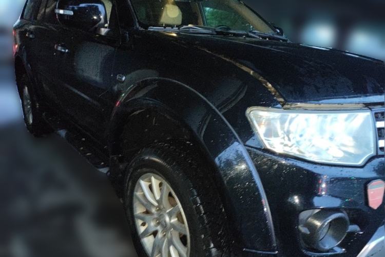 Used Mitsubishi Pajero Sport 2013 3.0L Automatic Two-Wheel Drive Luxury Edition Front Right 45 Deg