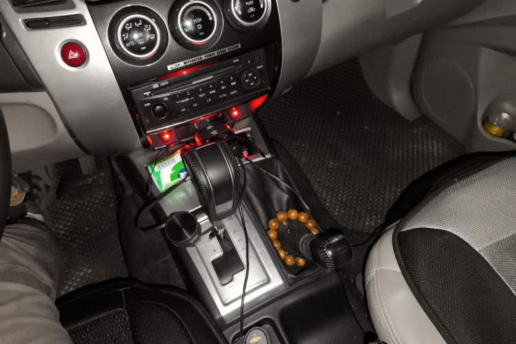 Used Mitsubishi Pajero Sport 2013 3.0L Automatic 4x4 Executive Edition Gear Lever
