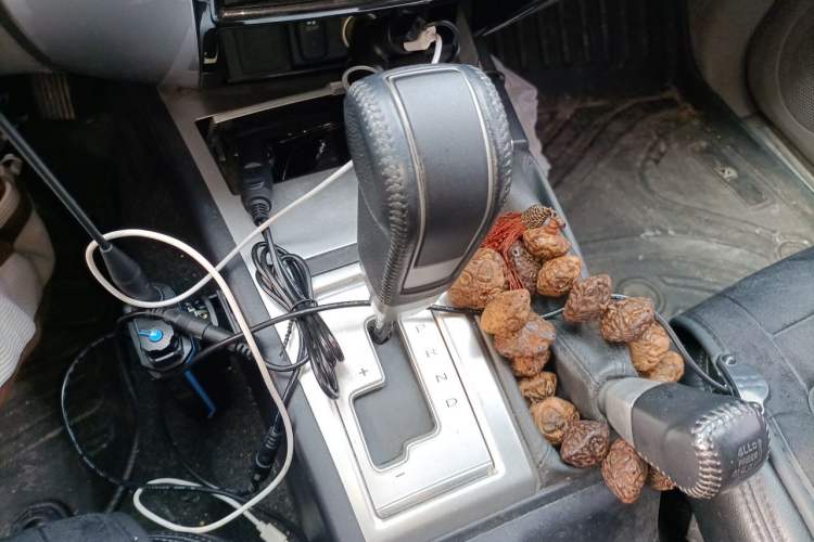 Used Mitsubishi Pajero Sport 2013 3.0L Automatic 4x4 Executive Edition Gear Lever
