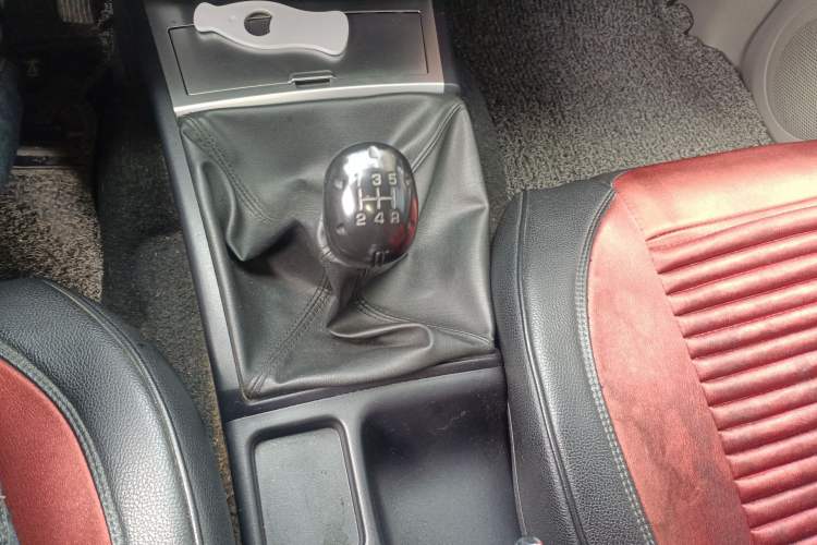 Used Mitsubishi Pajero Sport 2013 2.4L Manual Two-Wheel Drive Comfort Edition Gear Lever