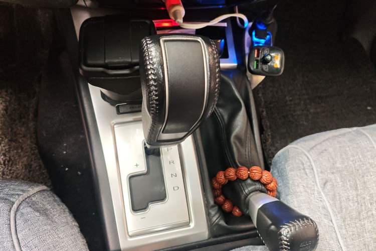 Used Mitsubishi Pajero Sport 2013 3.0L Automatic 4x4 Executive Edition Gear Lever