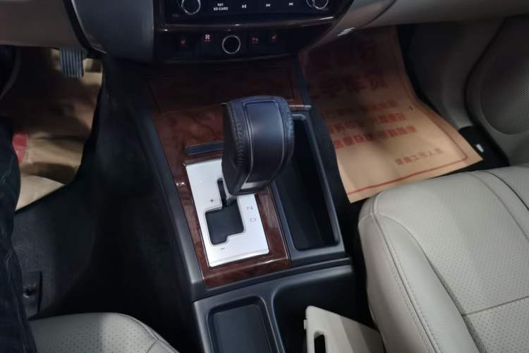 Used Mitsubishi Pajero Sport 2013 3.0L Automatic Two-Wheel Drive Luxury Edition Gear Lever