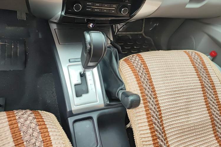 Used Mitsubishi Pajero Sport 2013 3.0L Automatic 4x4 Executive Edition Gear Lever