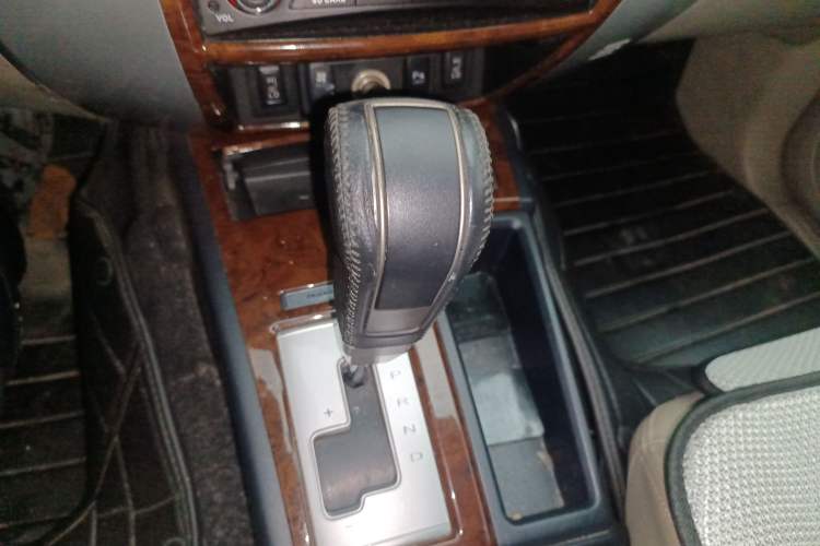 Used Mitsubishi Pajero Sport 2013 3.0L Automatic Two-Wheel Drive Luxury Edition Gear Lever