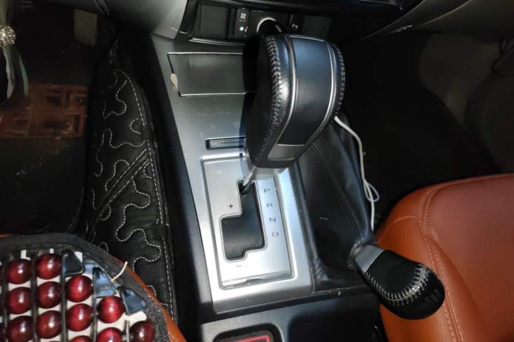 Used Mitsubishi Pajero Sport 2013 3.0L Automatic 4x4 Executive Edition Gear Lever
