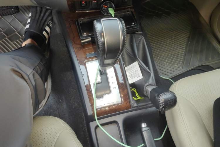 Used Mitsubishi Pajero Sport 2013 3.0L Automatic 4x4 Flagship Edition Gear Lever