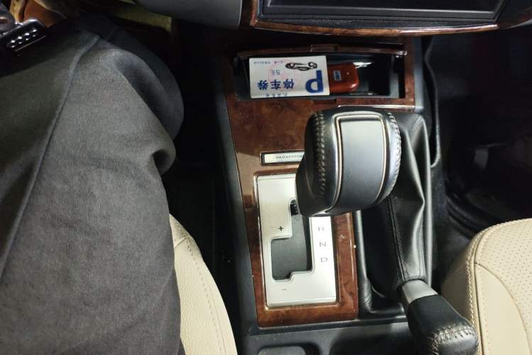Used Mitsubishi Pajero Sport 2013 3.0L Automatic 4x4 Flagship Edition Gear Lever