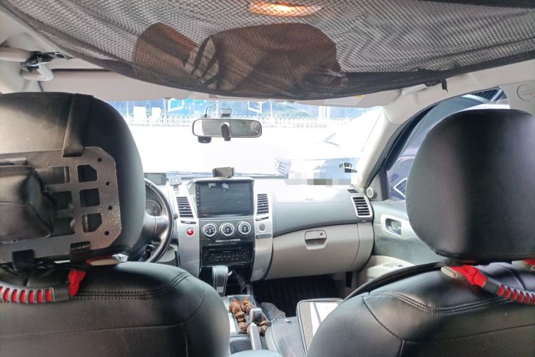 Used Mitsubishi Pajero Sport 2013 3.0L Automatic 4x4 Executive Edition Headliner