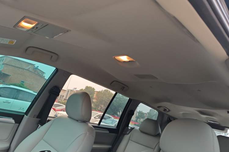 Used Mitsubishi Pajero Sport 2013 3.0L Automatic 4x4 Executive Edition Headliner
