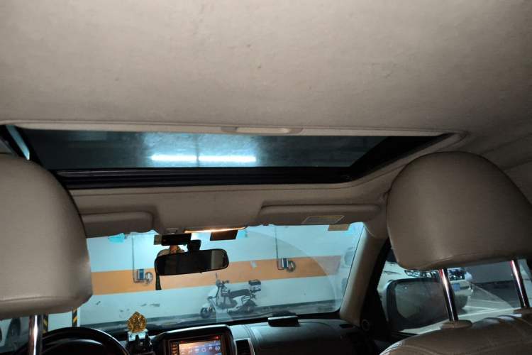 Used Mitsubishi Pajero Sport 2013 3.0L Automatic Two-Wheel Drive Luxury Edition Headliner
