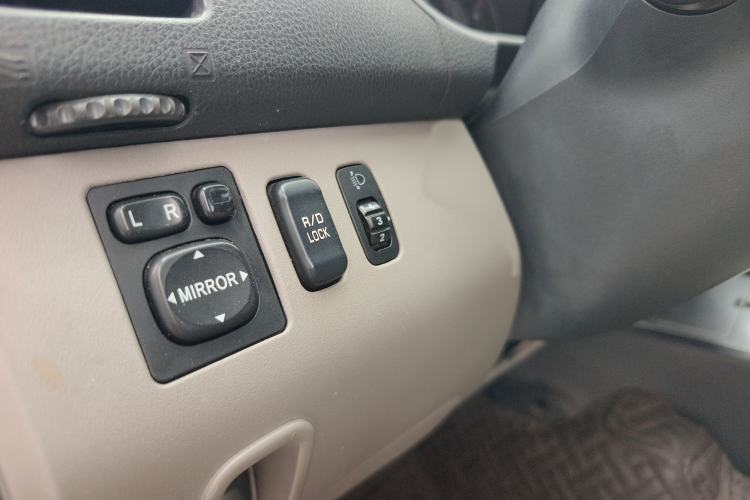 Used Mitsubishi Pajero Sport 2013 3.0L Automatic 4x4 Executive Edition Interior 1