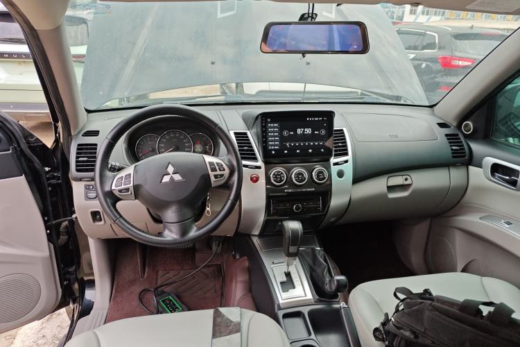 Used Mitsubishi Pajero Sport 2013 3.0L Automatic 4x4 Executive Edition Interior 2