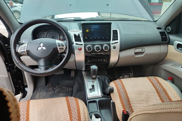 Used Mitsubishi Pajero Sport 2013 3.0L Automatic 4x4 Executive Edition Interior 2