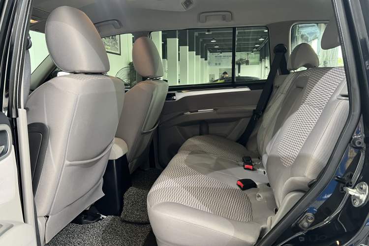 Used Mitsubishi Pajero Sport 2013 3.0L Automatic 4x4 Executive Edition Interior 3