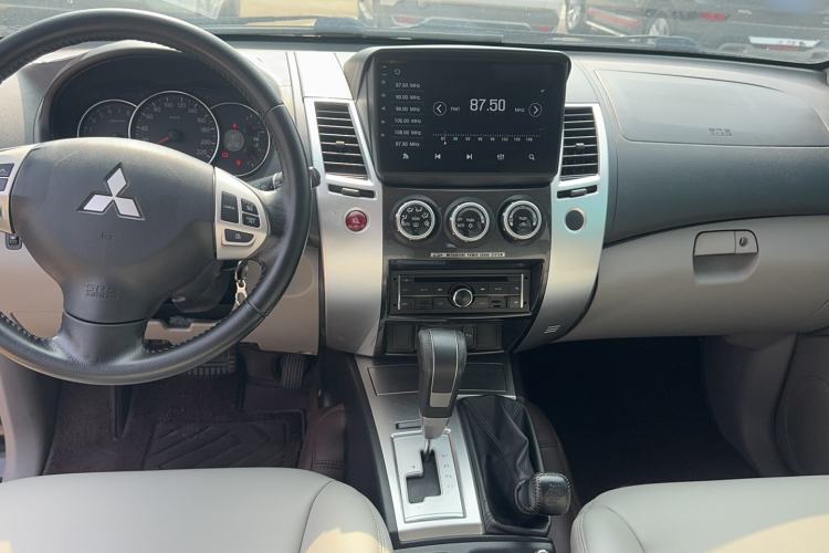 Used Mitsubishi Pajero Sport 2013 3.0L Automatic 4x4 Executive Edition Interior 3