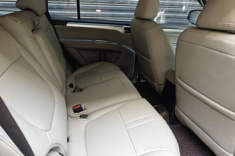 Used Mitsubishi Pajero Sport 2013 3.0L Automatic 4x4 Executive Edition Interior 3