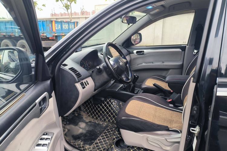 Used Mitsubishi Pajero Sport 2013 2.4L Manual Two-Wheel Drive Comfort Edition Interior 3