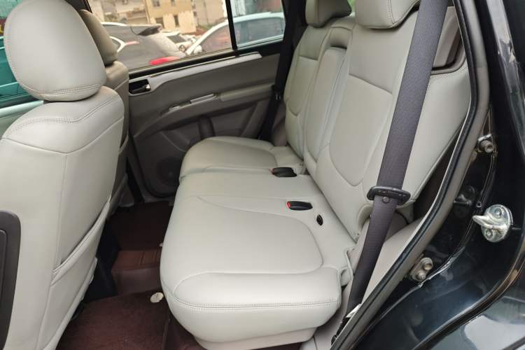 Used Mitsubishi Pajero Sport 2013 3.0L Automatic 4x4 Executive Edition Interior 4
