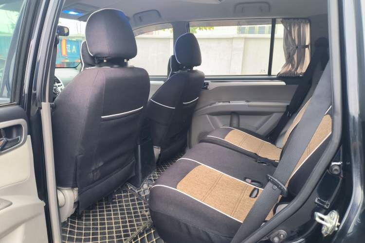 Used Mitsubishi Pajero Sport 2013 2.4L Manual Two-Wheel Drive Comfort Edition Interior 4