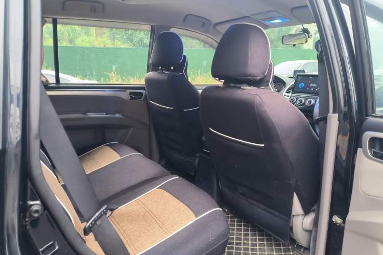 Used Mitsubishi Pajero Sport 2013 2.4L Manual Two-Wheel Drive Comfort Edition Interior 6