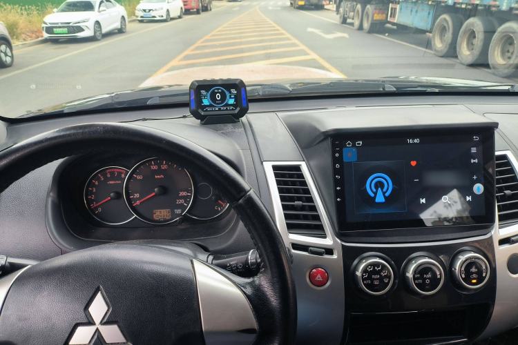 Used Mitsubishi Pajero Sport 2013 2.4L Manual Two-Wheel Drive Comfort Edition Interior 8