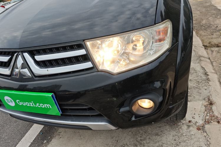Used Mitsubishi Pajero Sport 2013 3.0L Automatic 4x4 Executive Edition Left Front Headlight