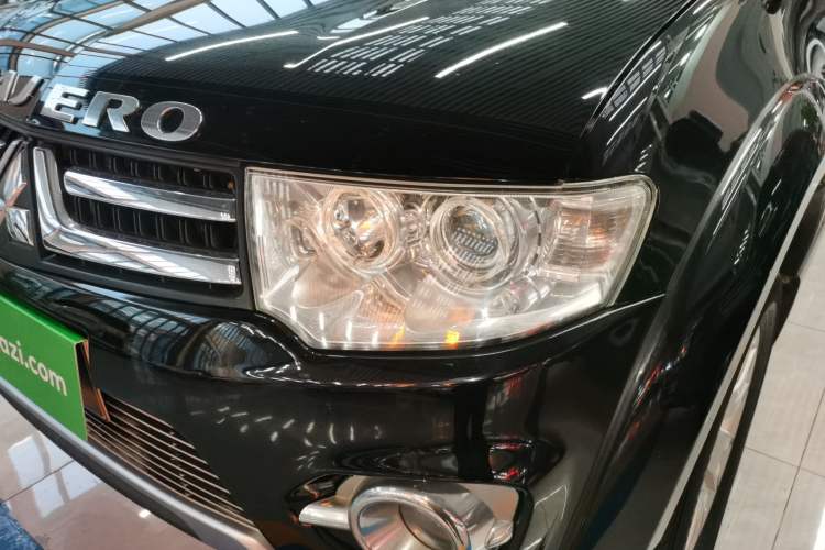 Used Mitsubishi Pajero Sport 2013 3.0L Automatic Two-Wheel Drive Luxury Edition Left Front Headlight