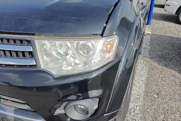 Used Mitsubishi Pajero Sport 2013 3.0L Automatic Two-Wheel Drive Luxury Edition Left Front Headlight