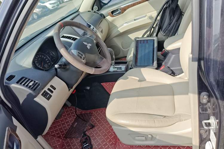 Used Mitsubishi Pajero Sport 2013 3.0L Automatic Two-Wheel Drive Luxury Edition Left Front Seat