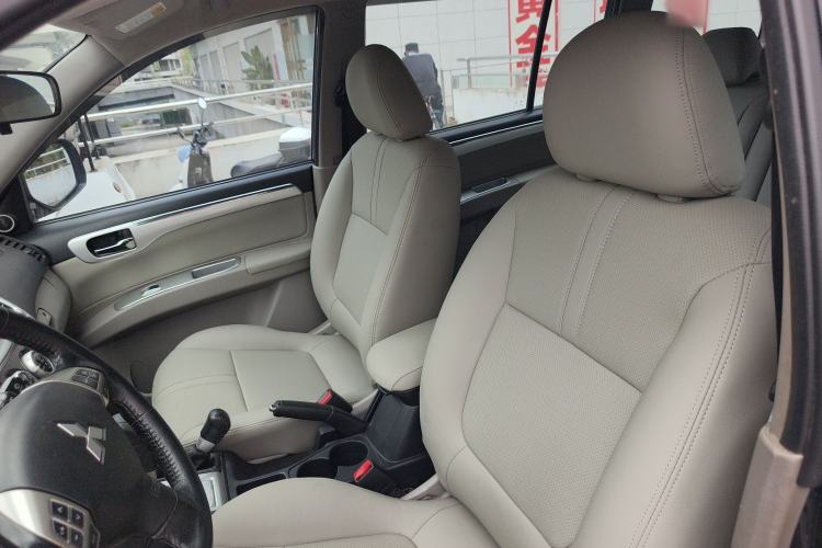 Used Mitsubishi Pajero Sport 2013 3.0L Automatic 4x4 Executive Edition Left Front Seat
