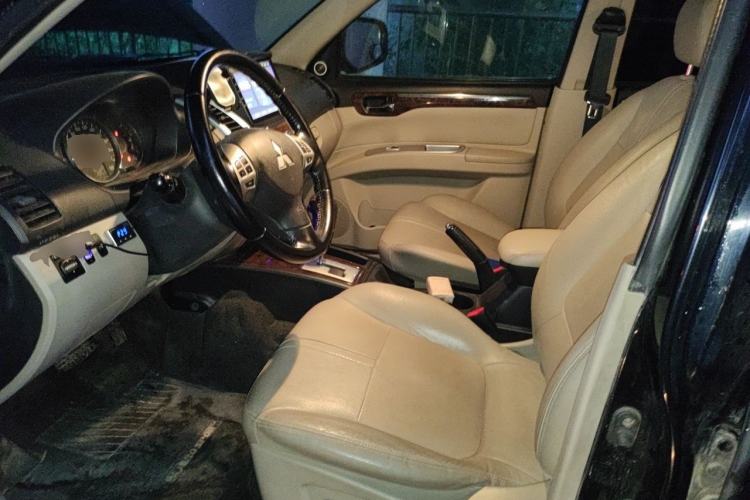 Used Mitsubishi Pajero Sport 2013 3.0L Automatic Two-Wheel Drive Luxury Edition Left Front Seat
