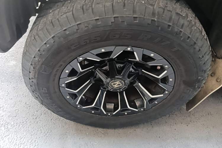 Used Mitsubishi Pajero Sport 2013 3.0L Automatic 4x4 Executive Edition Left Front Wheel Hub