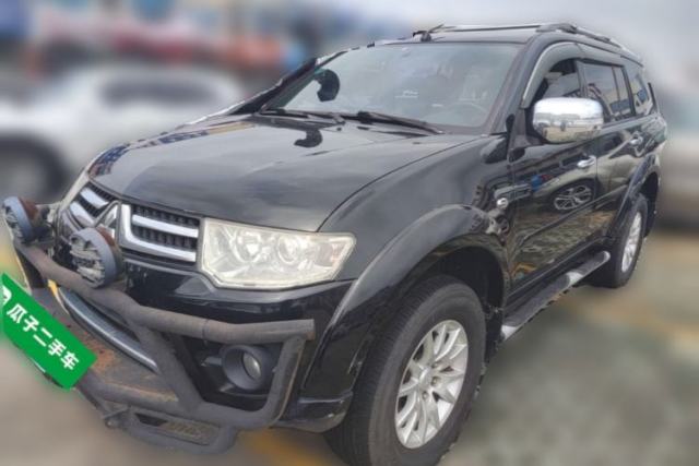 Ojetý Mitsubishi Pajero Sport 2013 3.0L Automatic 4x4 Executive Edition