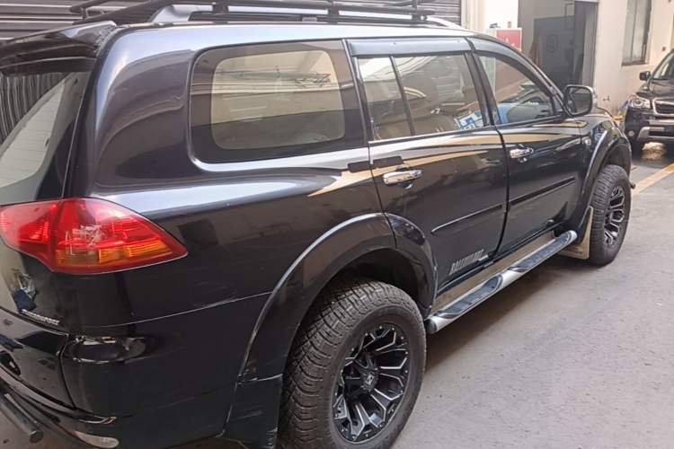 Used Mitsubishi Pajero Sport 2013 3.0L Automatic 4x4 Executive Edition Rear Right 45 Deg