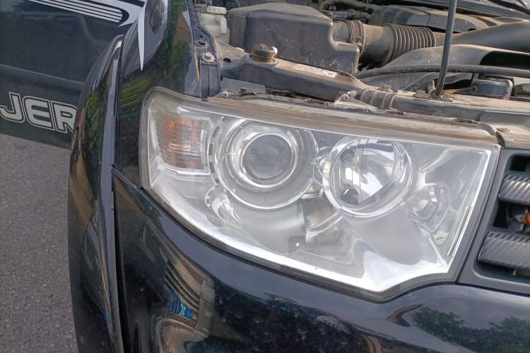 Used Mitsubishi Pajero Sport 2013 3.0L Automatic 4x4 Executive Edition Right Front Headlight