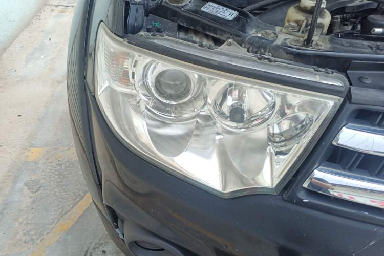 Used Mitsubishi Pajero Sport 2013 2.4L Manual Two-Wheel Drive Comfort Edition Right Front Headlight