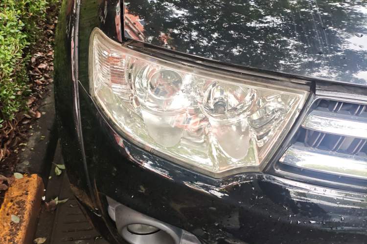 Used Mitsubishi Pajero Sport 2013 3.0L Automatic 4x4 Executive Edition Right Front Headlight