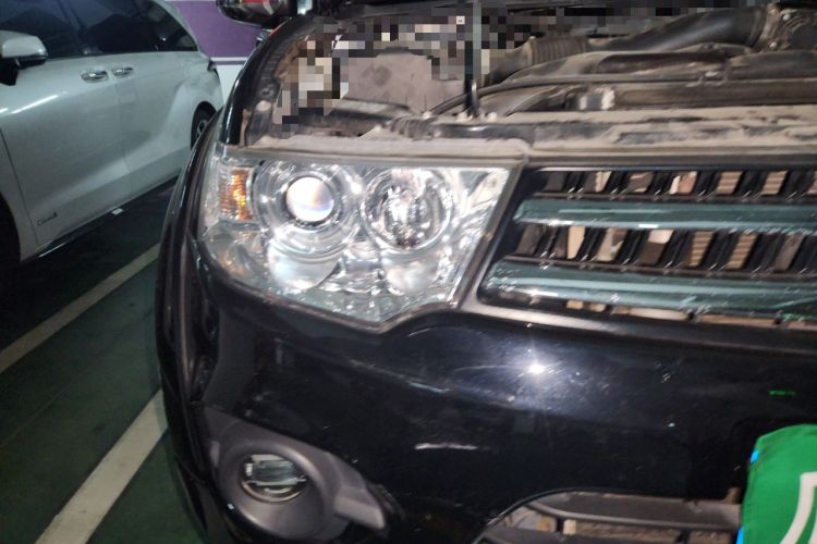 Used Mitsubishi Pajero Sport 2013 3.0L Automatic 4x4 Executive Edition Right Front Headlight