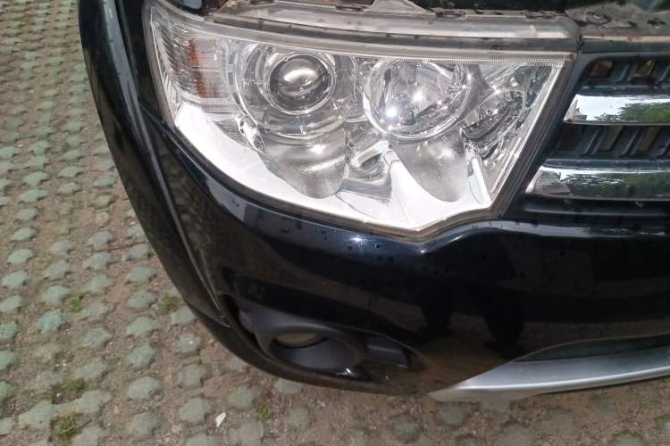 Used Mitsubishi Pajero Sport 2013 3.0L Automatic Two-Wheel Drive Luxury Edition Right Front Headlight